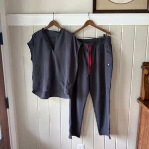 Figs Charcoal Gray Rafaela Top & Yola Pants w/ Red Drawstring, Size XL/XXL